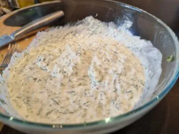 Tzatziki i en liten glassbolle