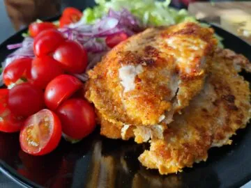Kyllingnuggets med salat