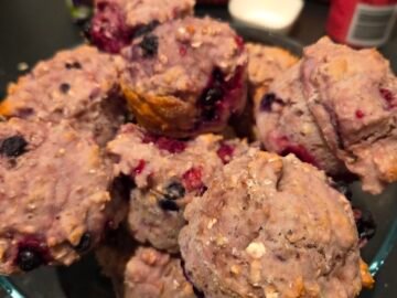 Scones med skogsbær