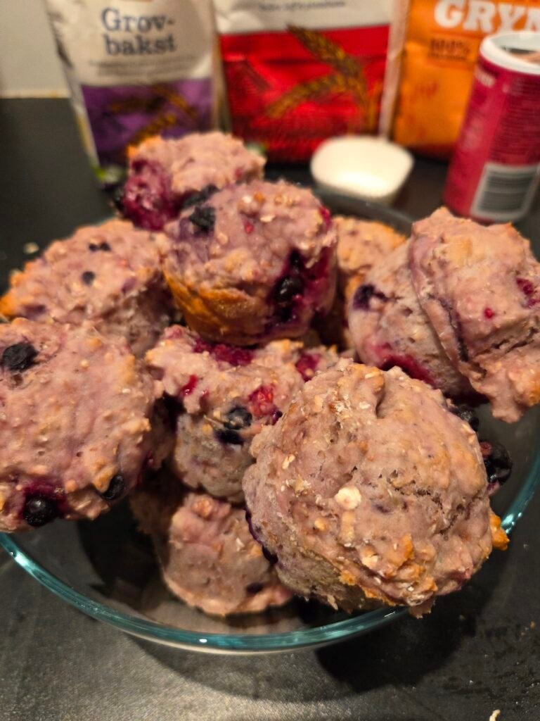 Scones med skogsbær